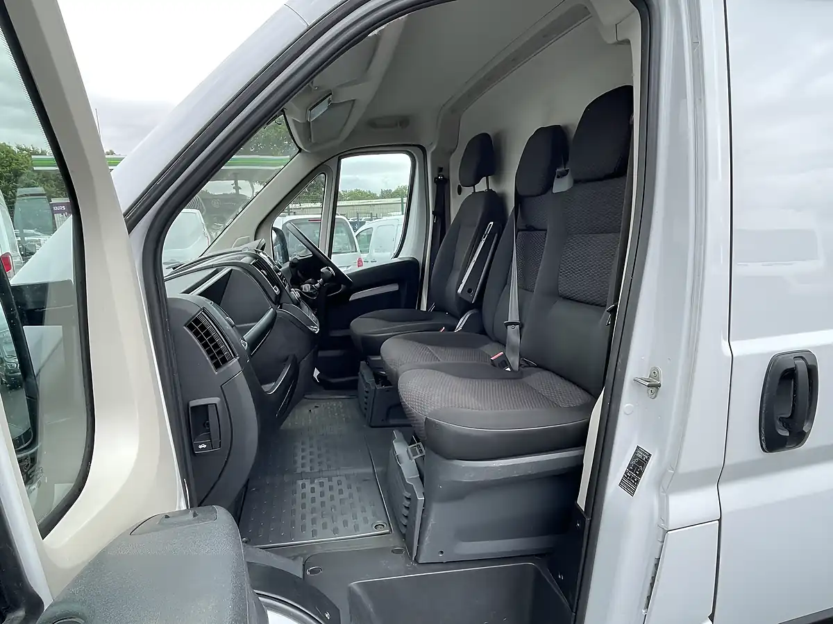 Used 2023 Citroen Relay Enterprise L3H2 White - Interior and Exterior details 10
