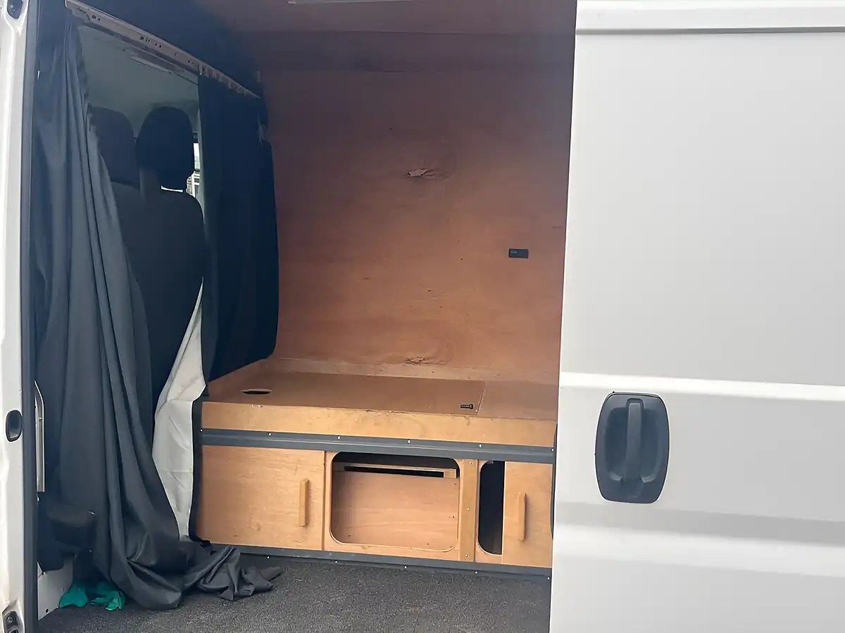 Used 2023 Citroen Relay Enterprise White - Interior and Exterior details 9