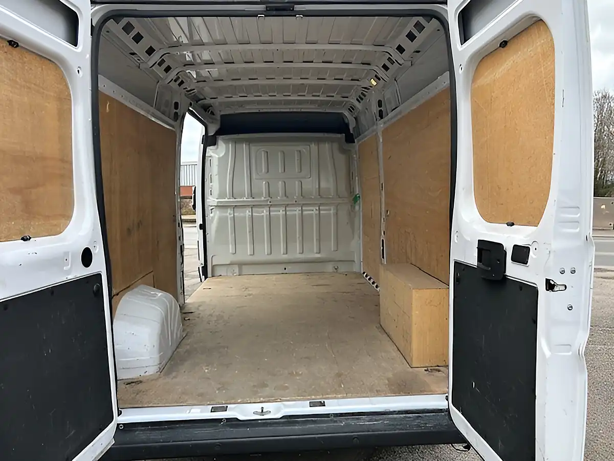 Used 2023 Citroen Relay LM35 Enterprise Lwb White - Interior and Exterior details 5