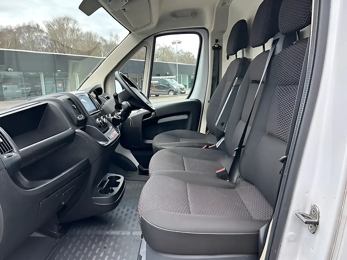 Used 2023 Citroen Relay LM35 Enterprise Lwb White - Interior and Exterior details 7