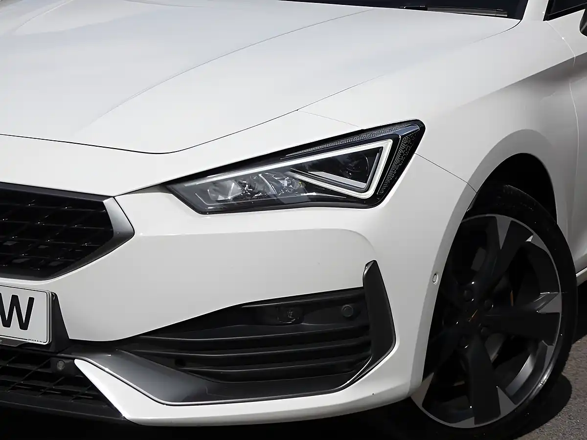 Used 2023 Cupra Leon Vz1 Candy White - Interior and Exterior details 9