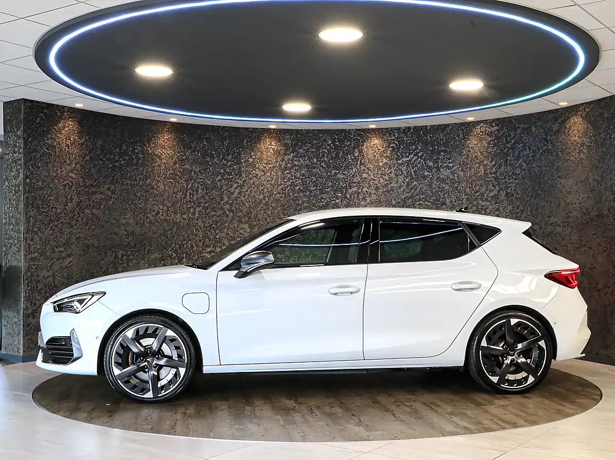 Used 2023 Cupra Leon VZ3 White - Interior and Exterior details 5