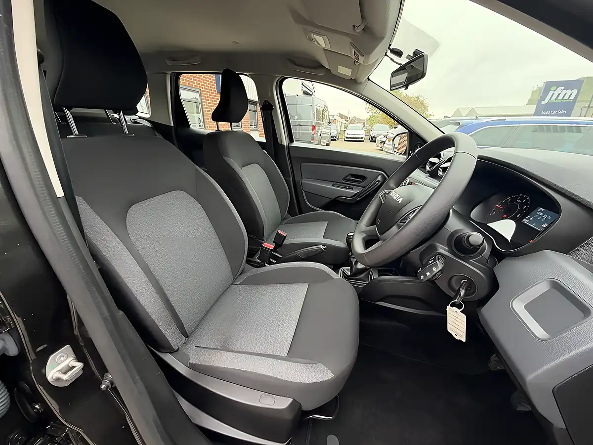 Used 2023 Dacia Duster Essential Black Pearl Metallic - Interior and Exterior details 3