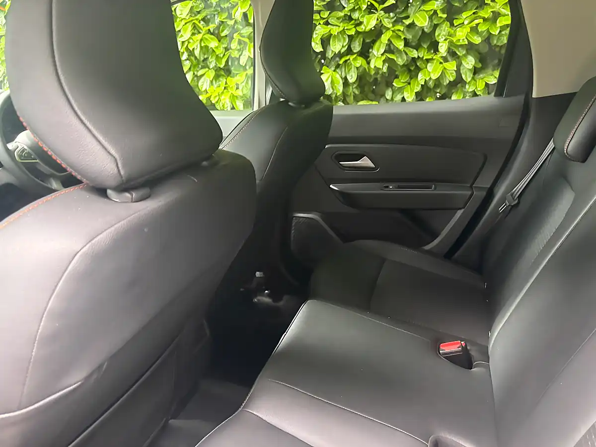 Used 2023 Dacia Duster Extreme Se Grey - Interior and Exterior details 11