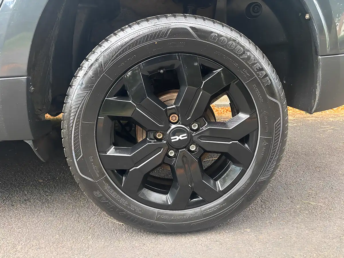Used 2023 Dacia Duster Extreme Se Grey - Interior and Exterior details 13