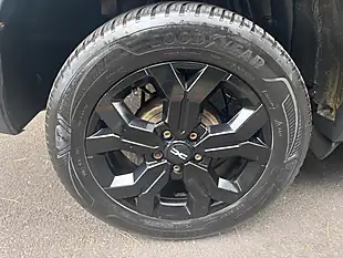 Used 2023 Dacia Duster Extreme Se Grey - Interior and Exterior details 14