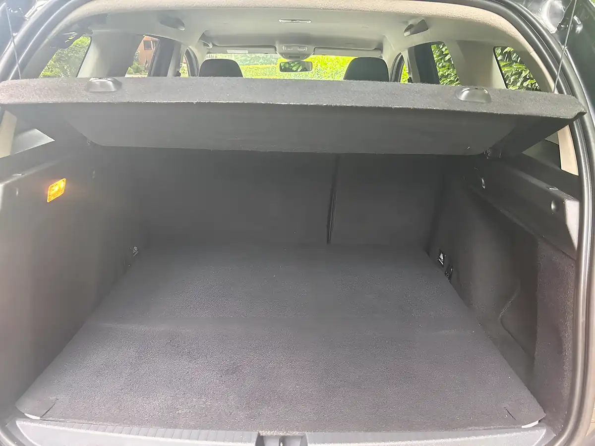 Used 2023 Dacia Duster Extreme Se Grey - Interior and Exterior details 17