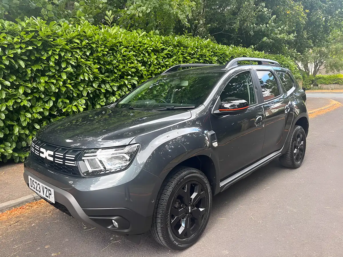 Used 2023 Dacia Duster Extreme Se Grey - Interior and Exterior details 3