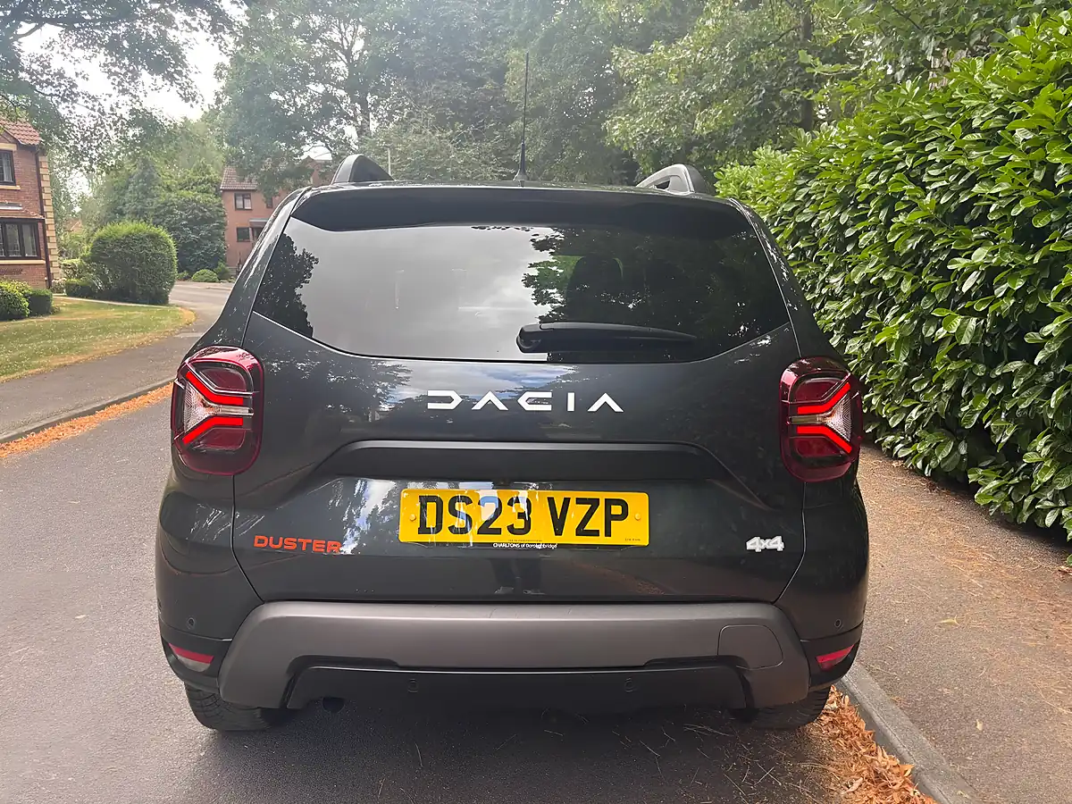 Used 2023 Dacia Duster Extreme Se Grey - Interior and Exterior details 6