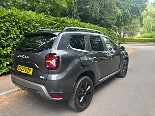 Used 2023 Dacia Duster Extreme Se Grey - Interior and Exterior details 8