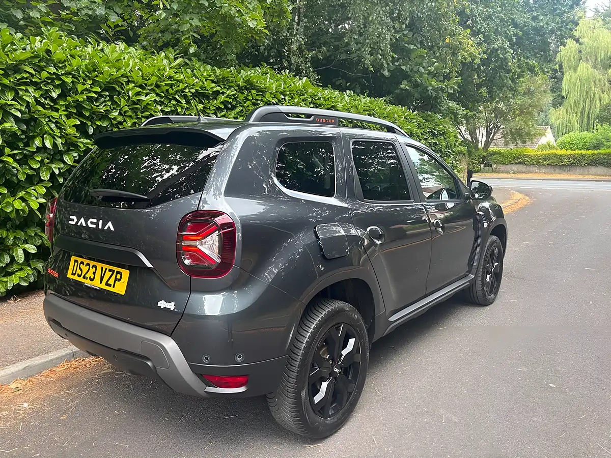 Used 2023 Dacia Duster Extreme Se Grey - Interior and Exterior details 8