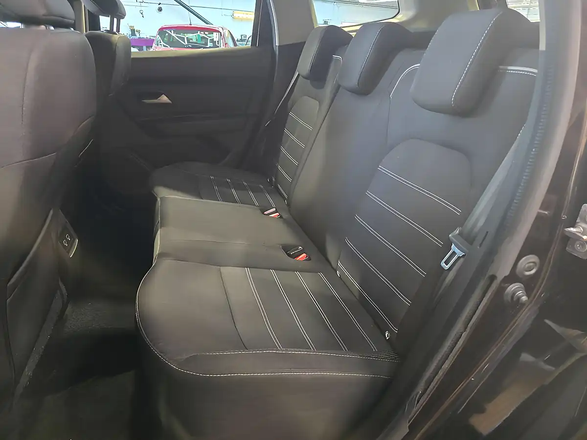 Used 2023 Dacia Duster Journey Black - Interior and Exterior details 17