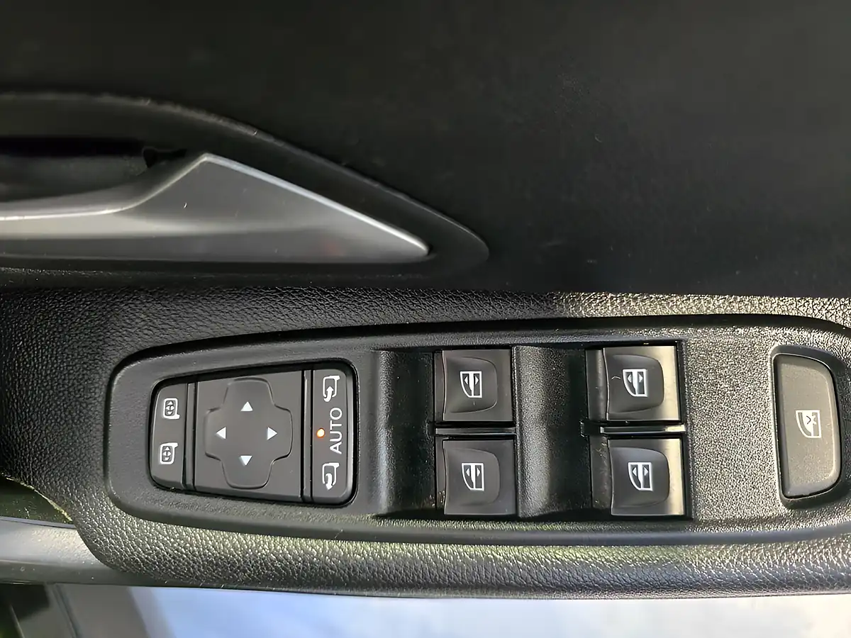 Used 2023 Dacia Duster Journey Black - Interior and Exterior details 19