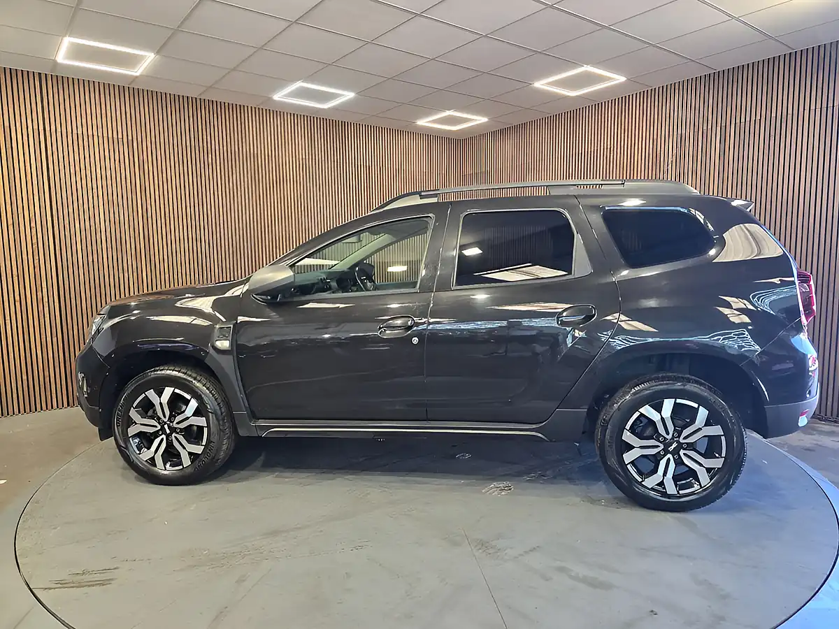 Used 2023 Dacia Duster Journey Black - Interior and Exterior details 5