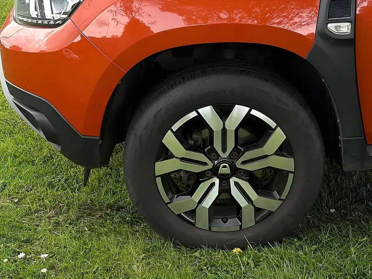 Used 2023 Dacia Duster Prestige Orange - Interior and Exterior details 11