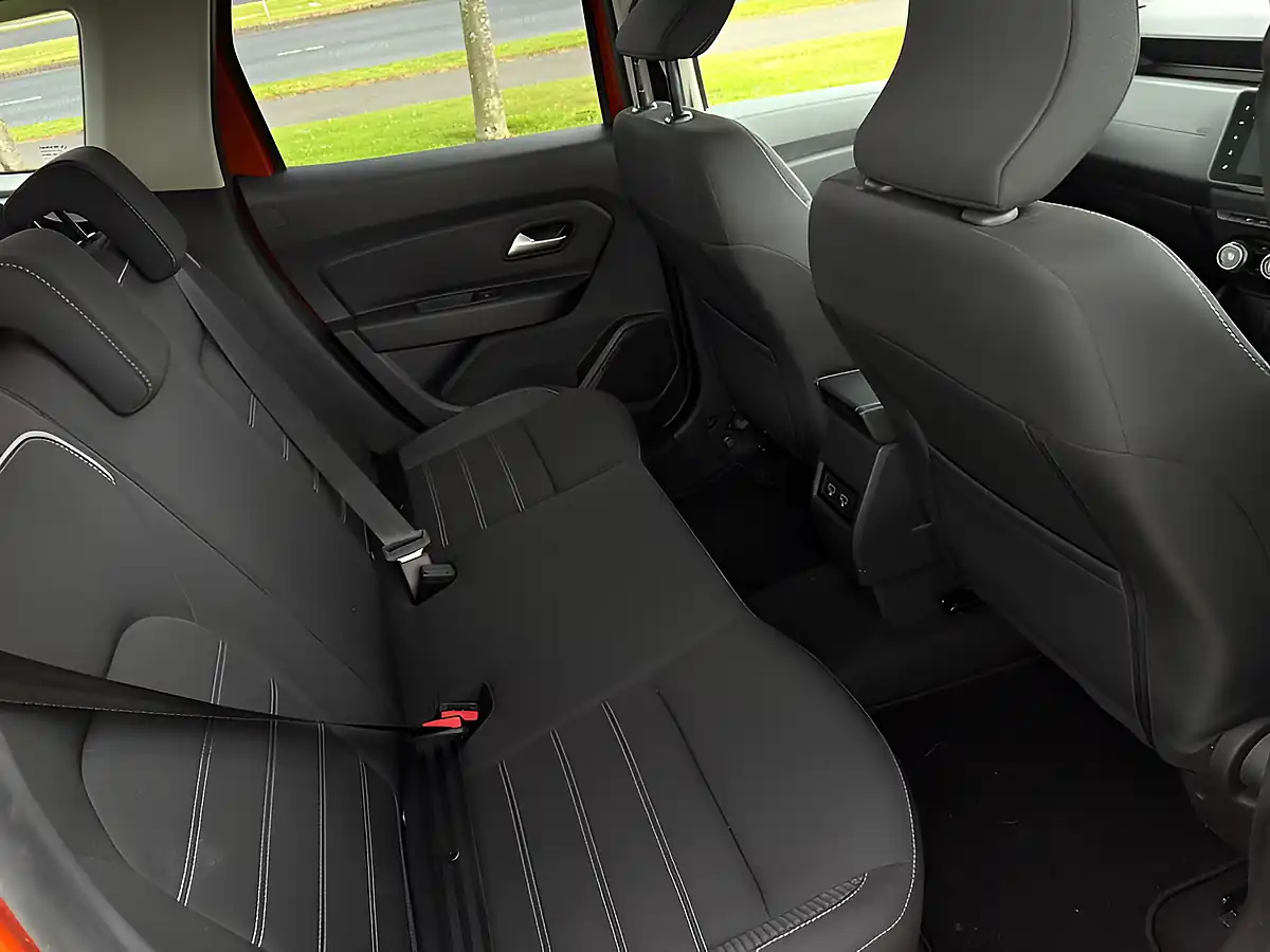 Used 2023 Dacia Duster Prestige Orange - Interior and Exterior details 13