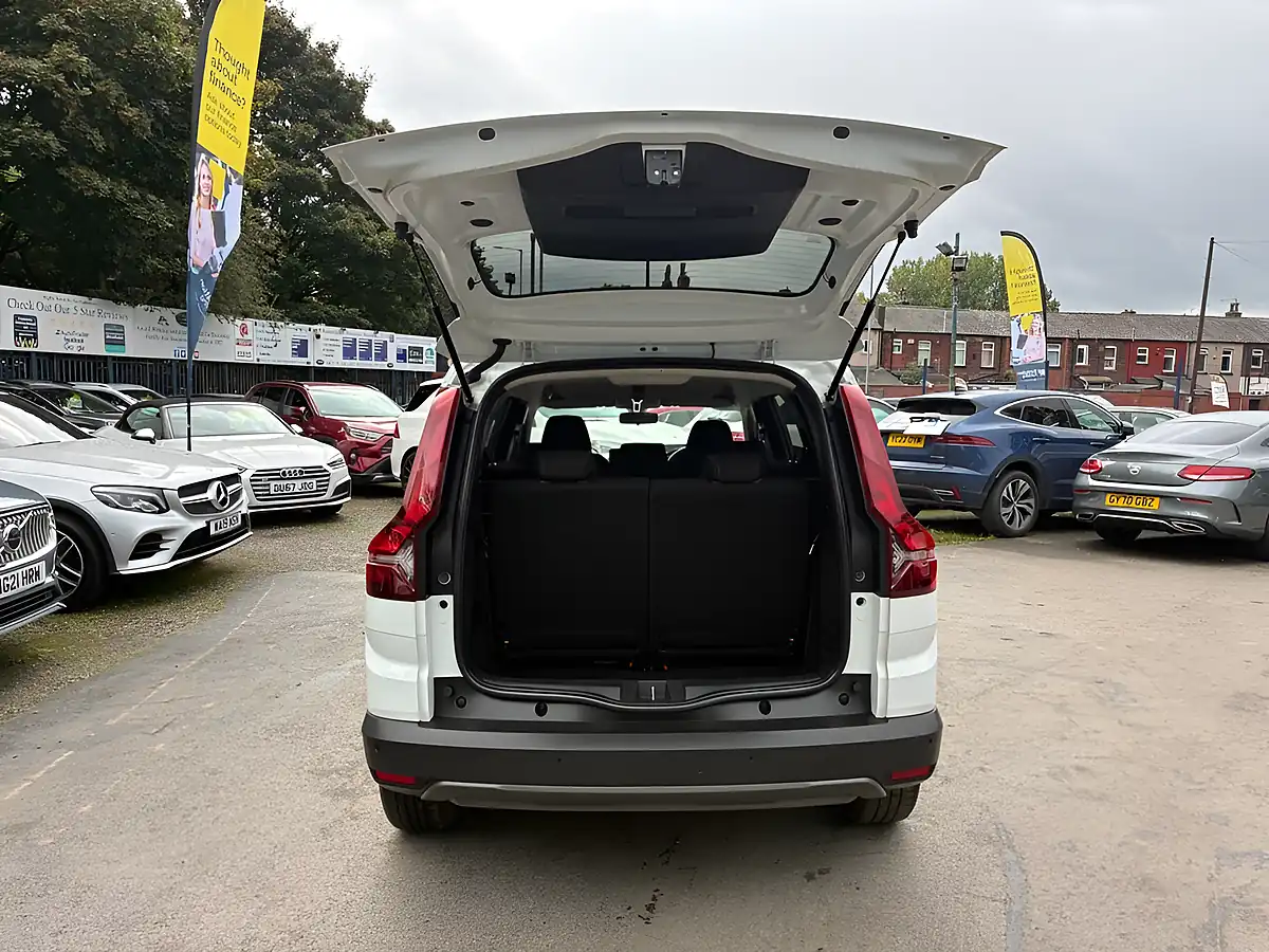 Used 2023 Dacia Jogger Expression White - Interior and Exterior details 10