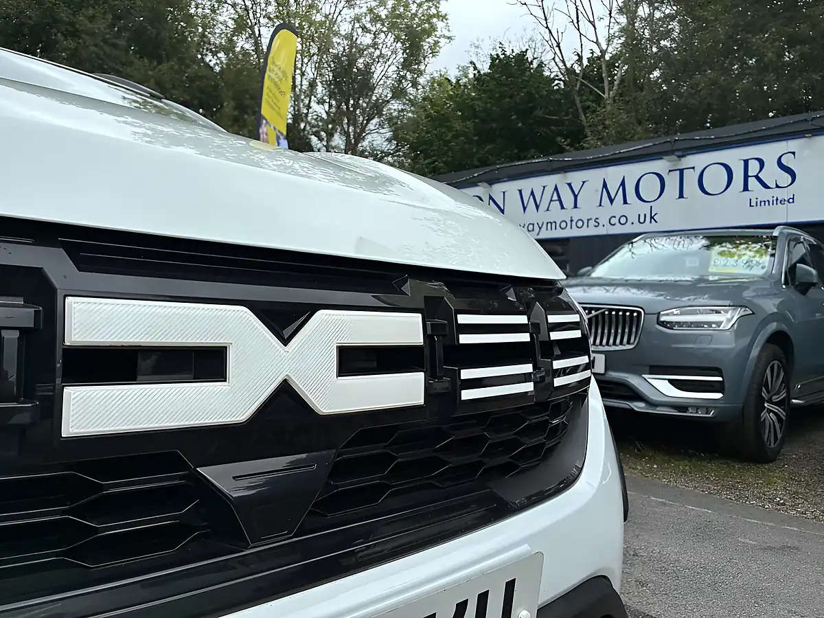 Used 2023 Dacia Jogger Expression White - Interior and Exterior details 3
