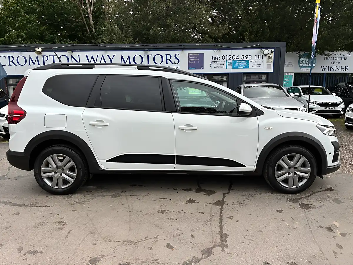 Used 2023 Dacia Jogger Expression White - Interior and Exterior details 7