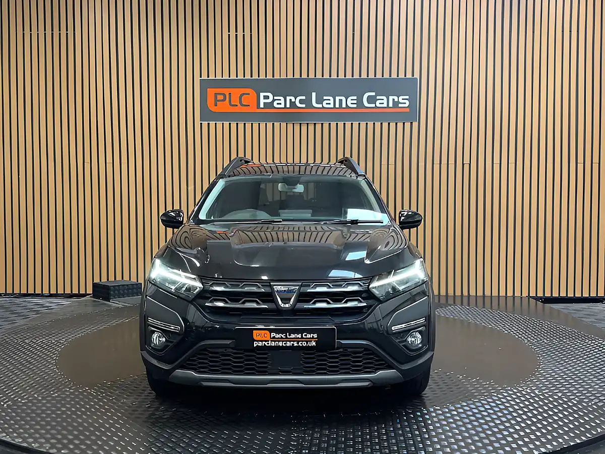 Used 2023 Dacia Jogger Extreme Se Black - Interior and Exterior details 10