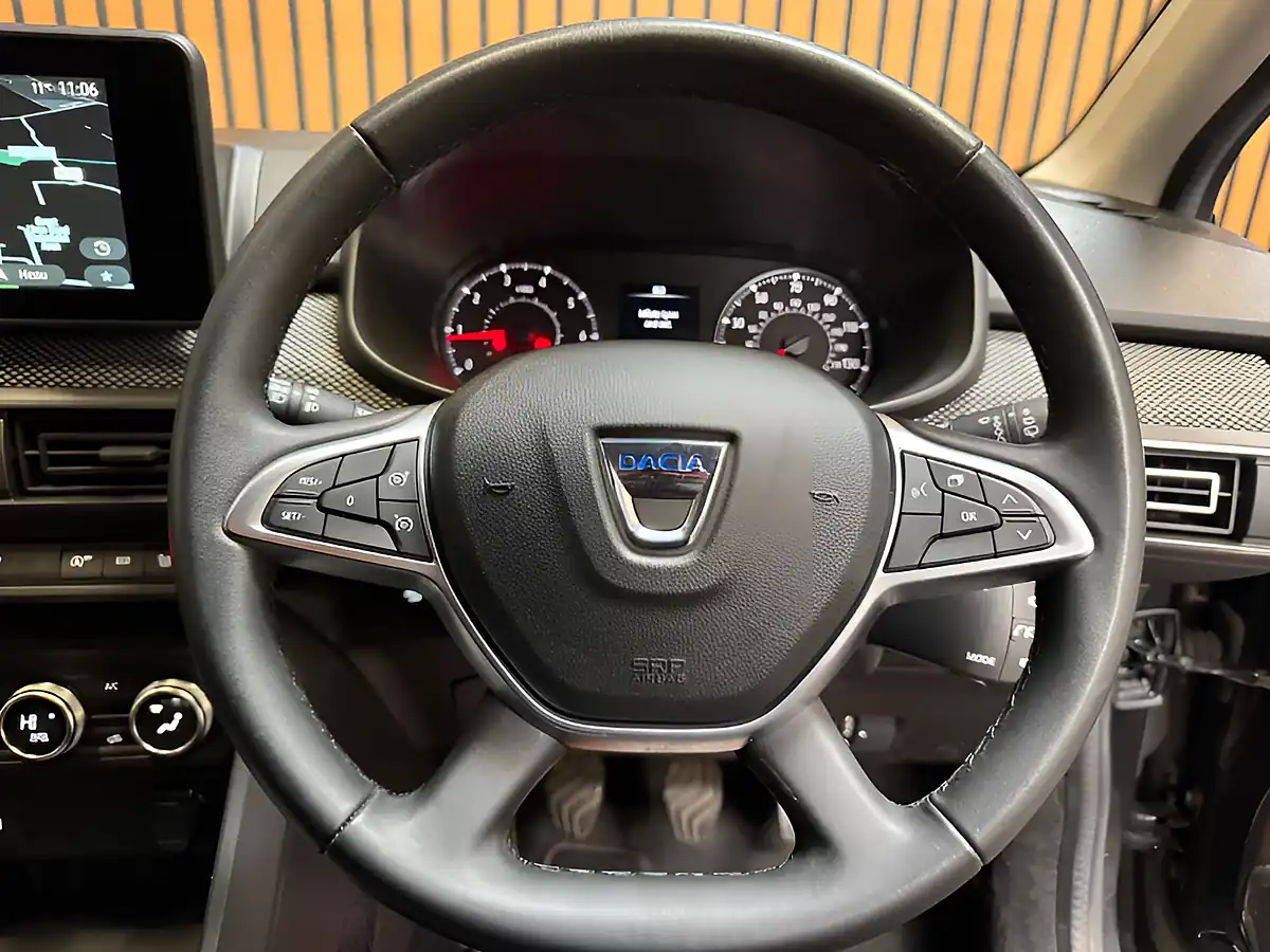 Used 2023 Dacia Jogger Extreme Se Black - Interior and Exterior details 11