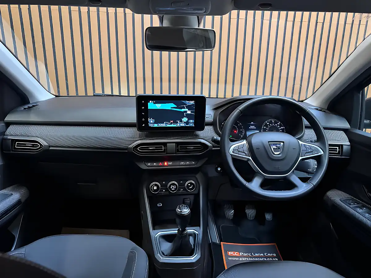 Used 2023 Dacia Jogger Extreme Se Black - Interior and Exterior details 12