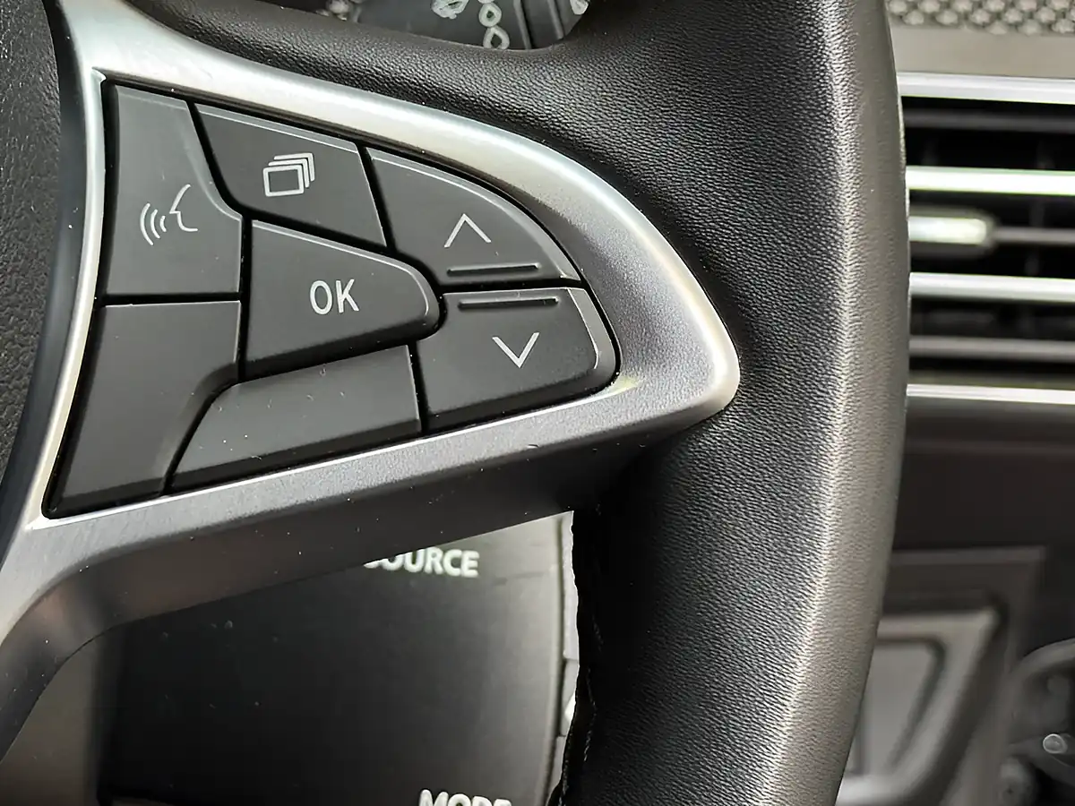 Used 2023 Dacia Jogger Extreme Se Black - Interior and Exterior details 15