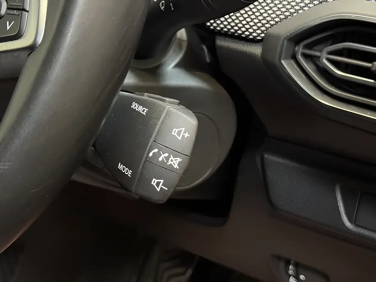 Used 2023 Dacia Jogger Extreme Se Black - Interior and Exterior details 17