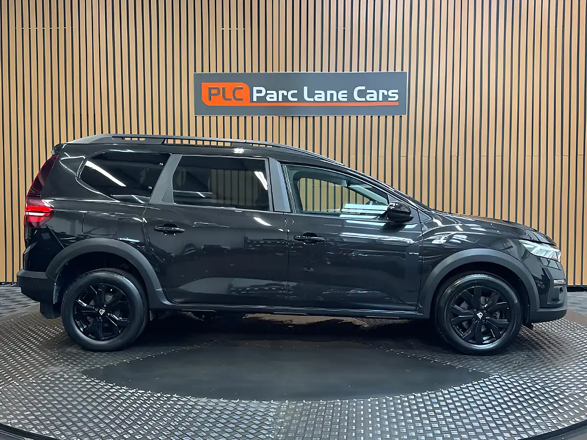 Used 2023 Dacia Jogger Extreme Se Black - Interior and Exterior details 2