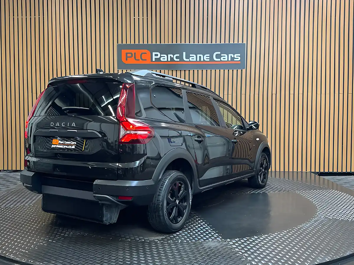 Used 2023 Dacia Jogger Extreme Se Black - Interior and Exterior details 3