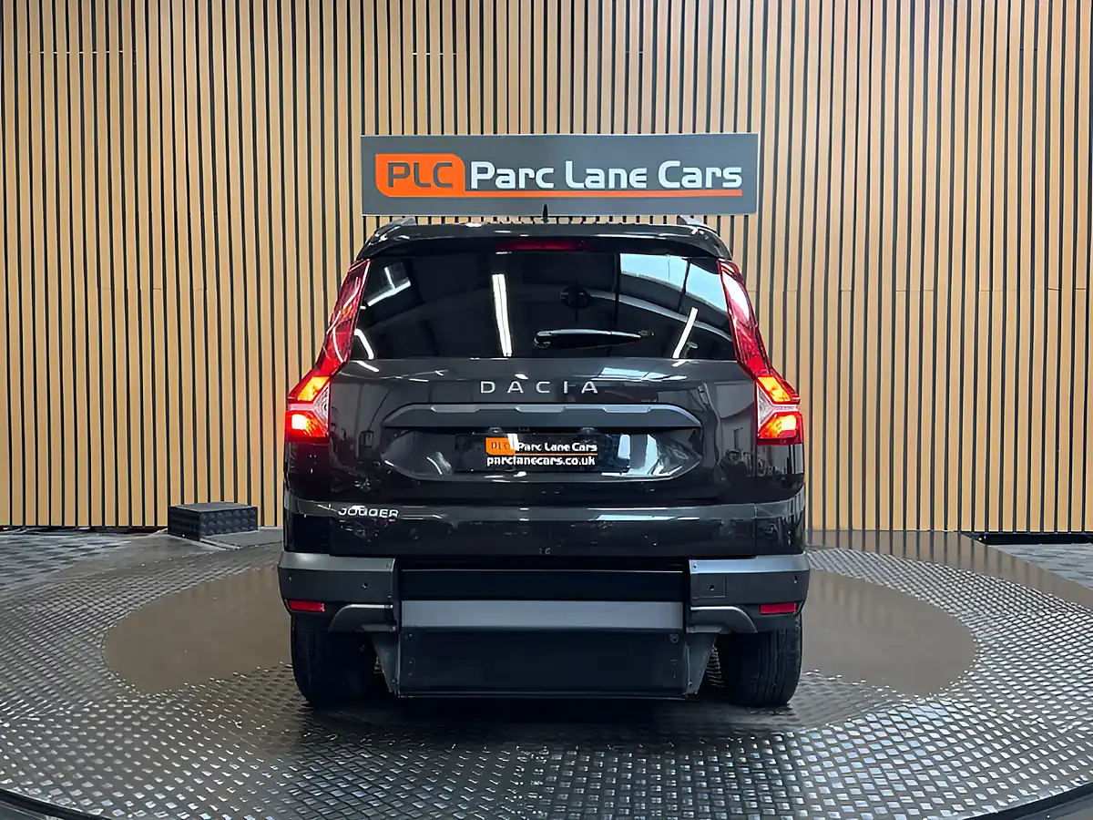 Used 2023 Dacia Jogger Extreme Se Black - Interior and Exterior details 4