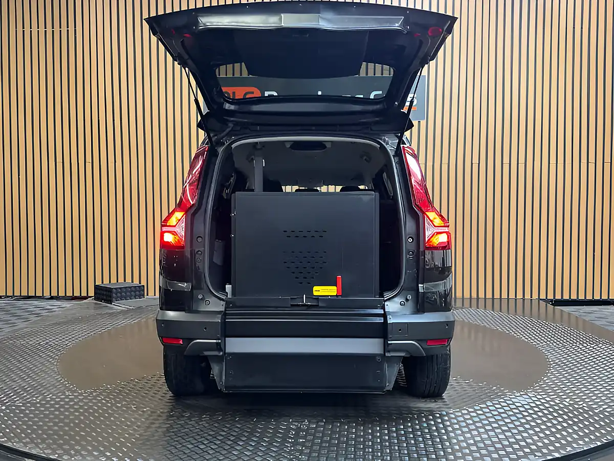 Used 2023 Dacia Jogger Extreme Se Black - Interior and Exterior details 6