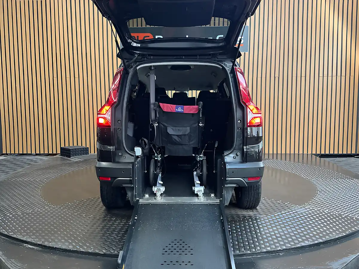 Used 2023 Dacia Jogger Extreme Se Black - Interior and Exterior details 7