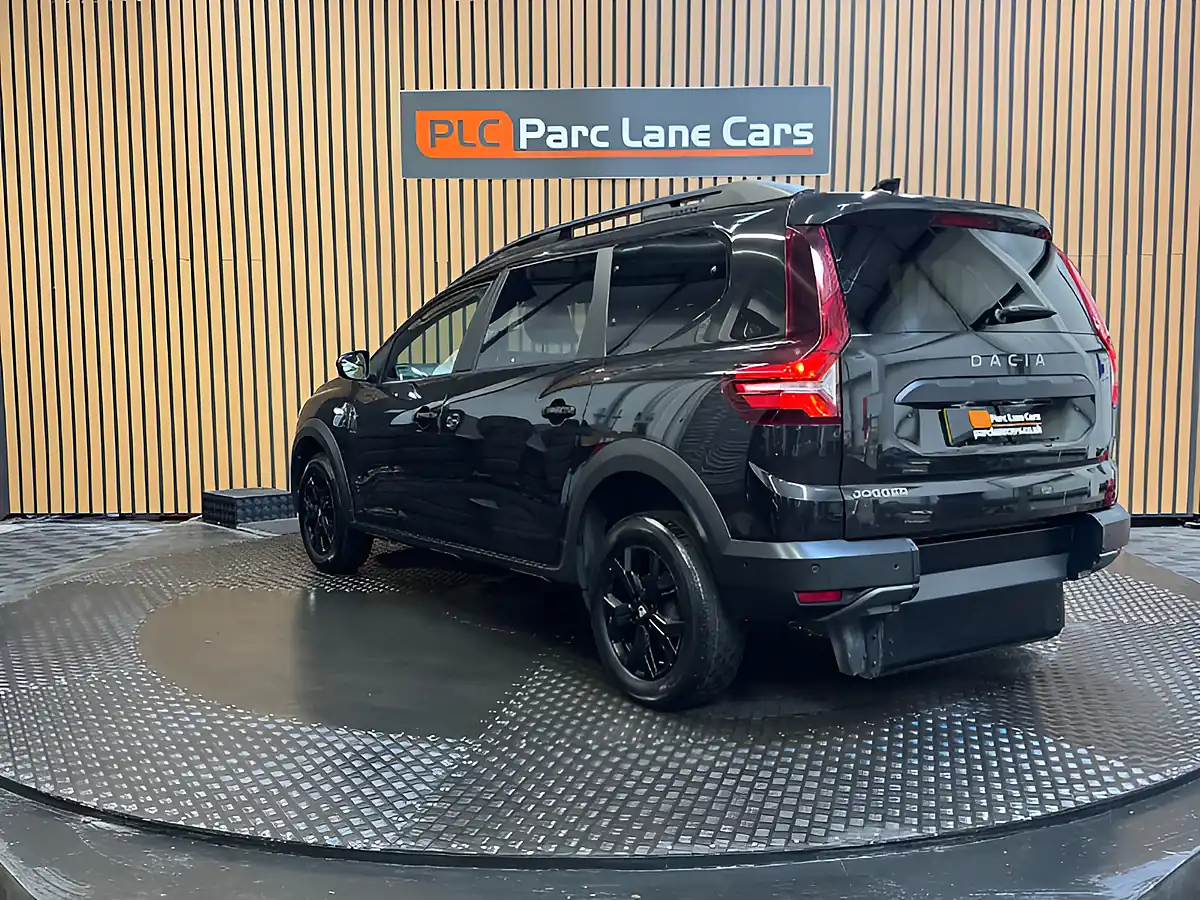 Used 2023 Dacia Jogger Extreme Se Black - Interior and Exterior details 8