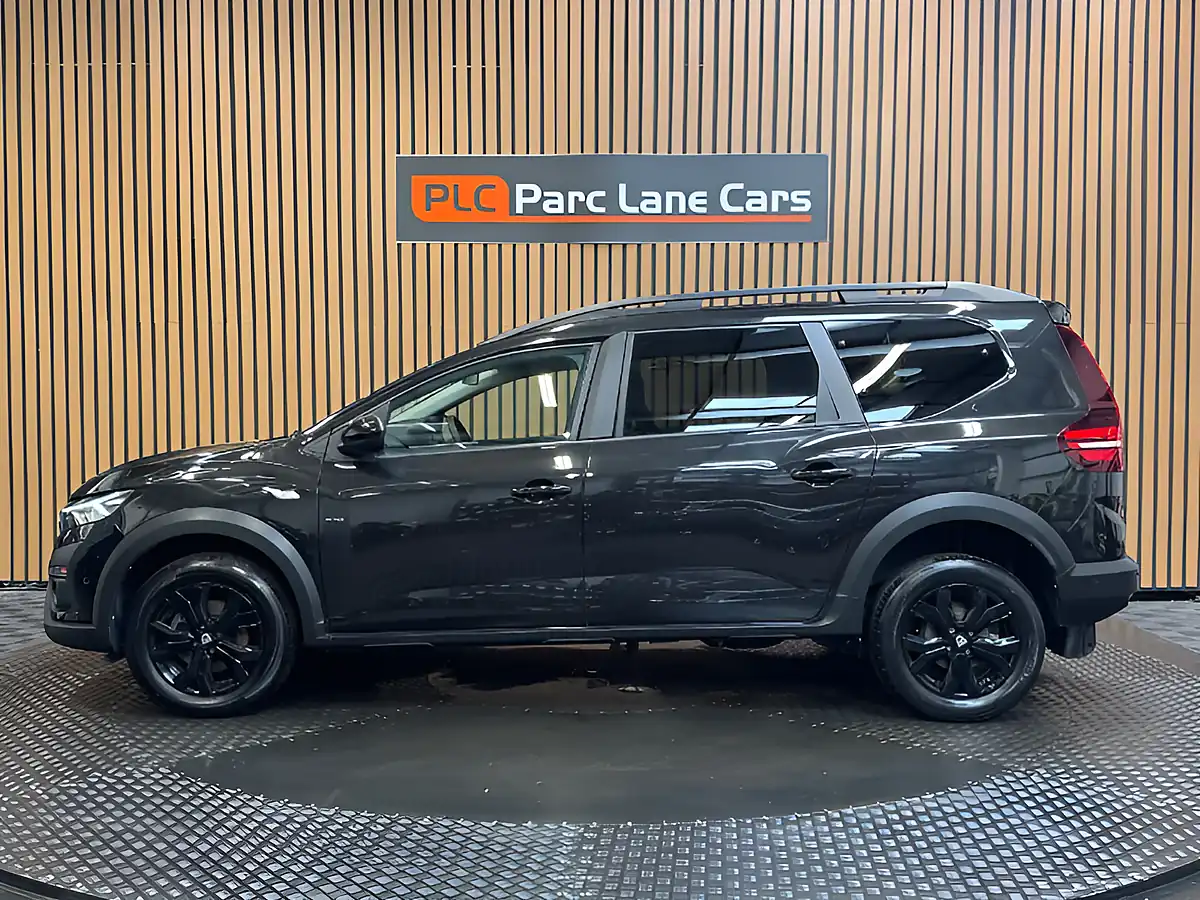 Used 2023 Dacia Jogger Extreme Se Black - Interior and Exterior details 9
