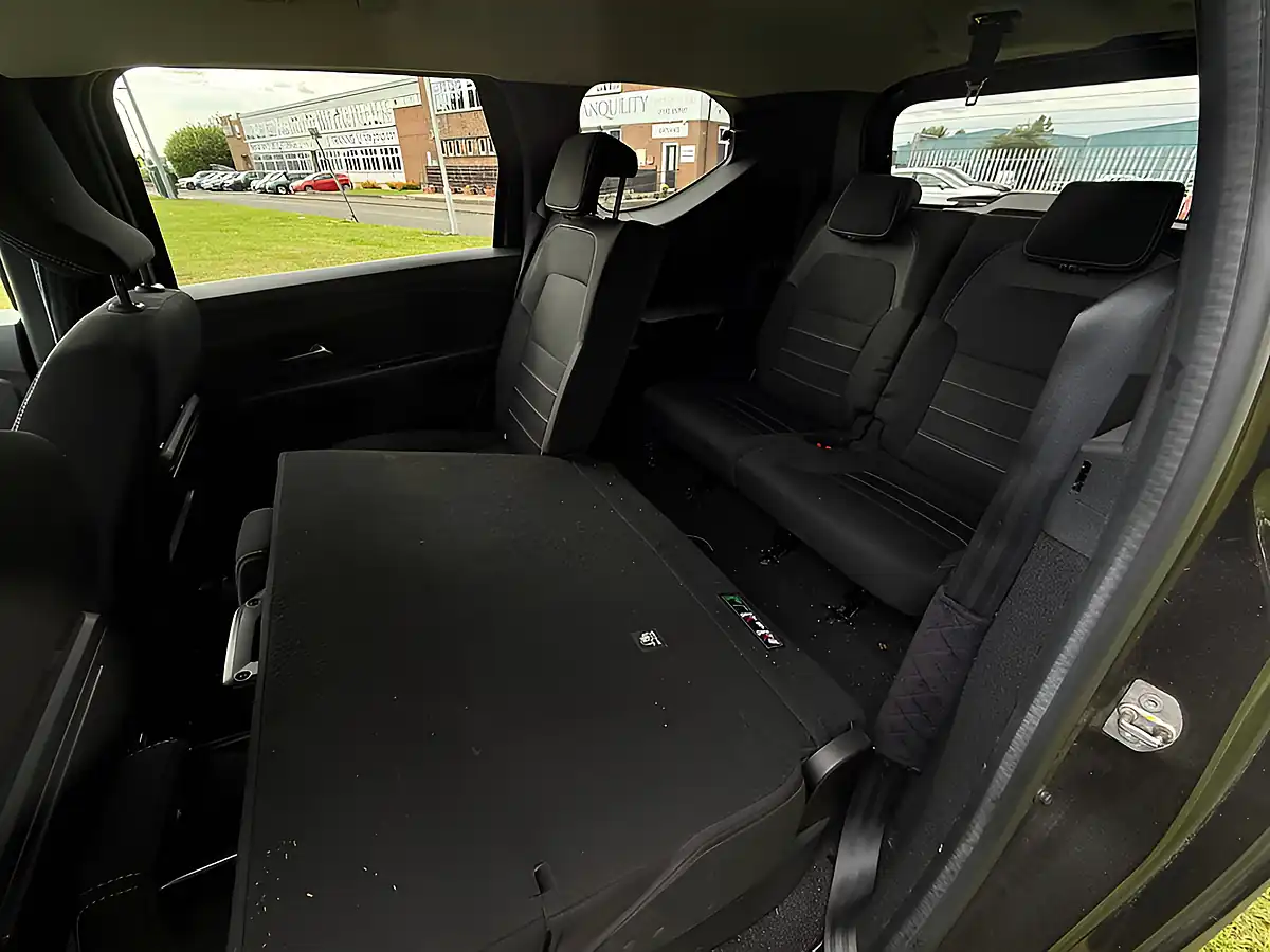 Used 2023 Dacia Jogger Extreme Se Black - Interior and Exterior details 10