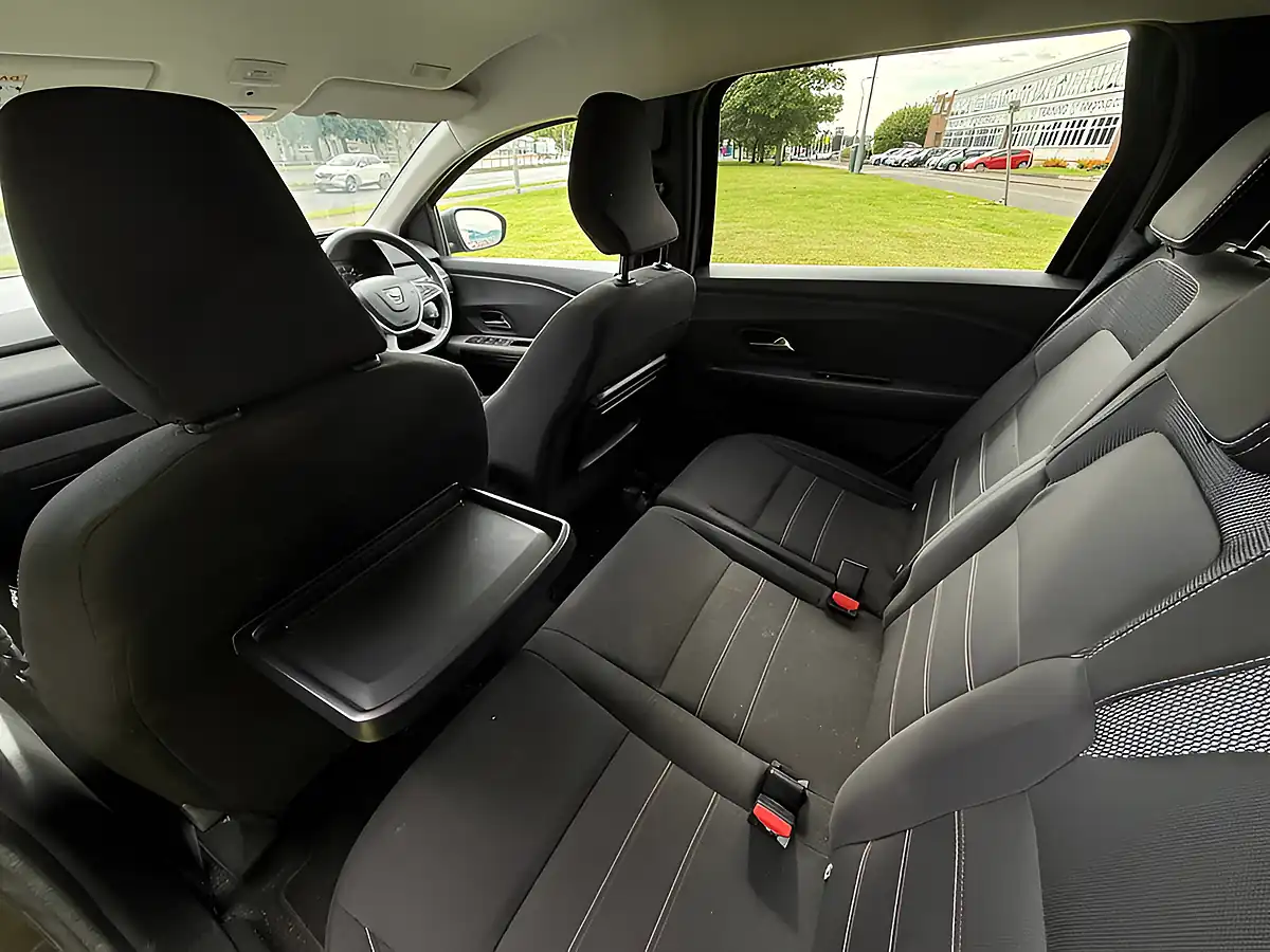 Used 2023 Dacia Jogger Extreme Se Black - Interior and Exterior details 11