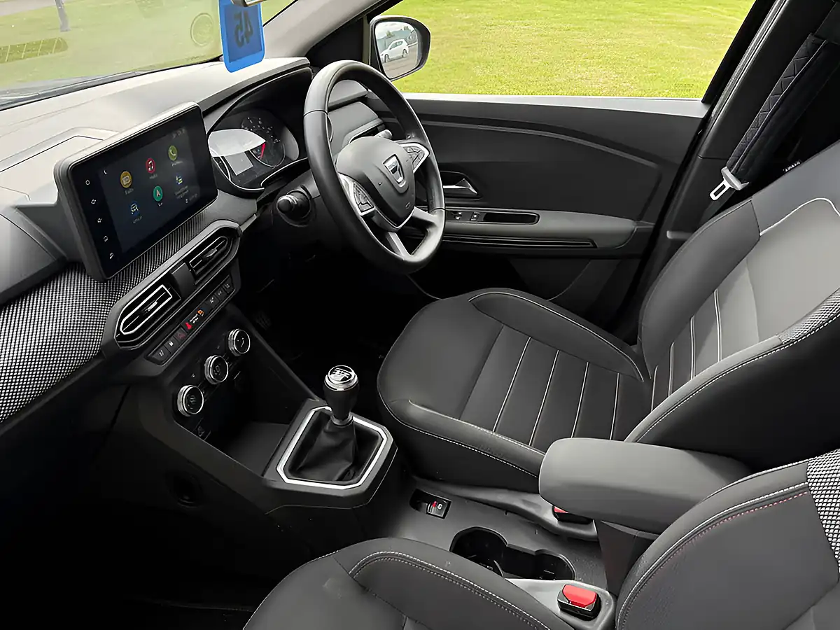 Used 2023 Dacia Jogger Extreme Se Black - Interior and Exterior details 12