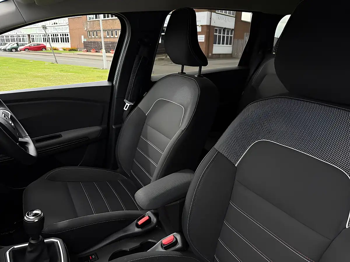 Used 2023 Dacia Jogger Extreme Se Black - Interior and Exterior details 13