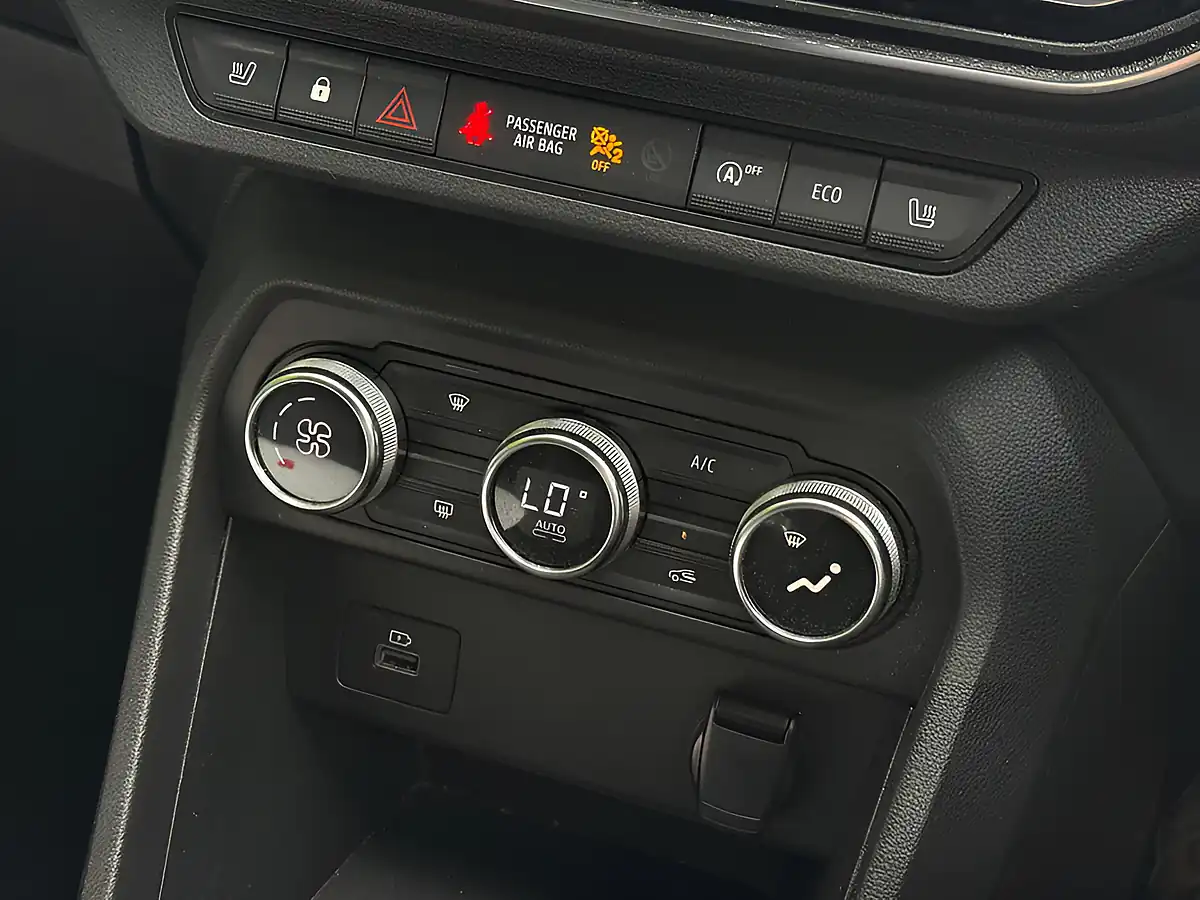 Used 2023 Dacia Jogger Extreme Se Black - Interior and Exterior details 14