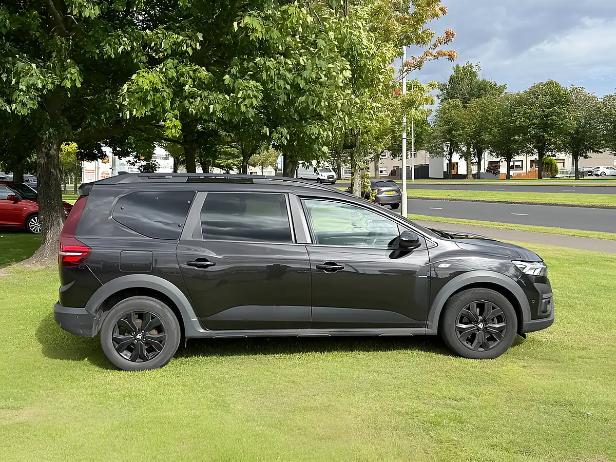 Used 2023 Dacia Jogger Extreme Se Black - Interior and Exterior details 4
