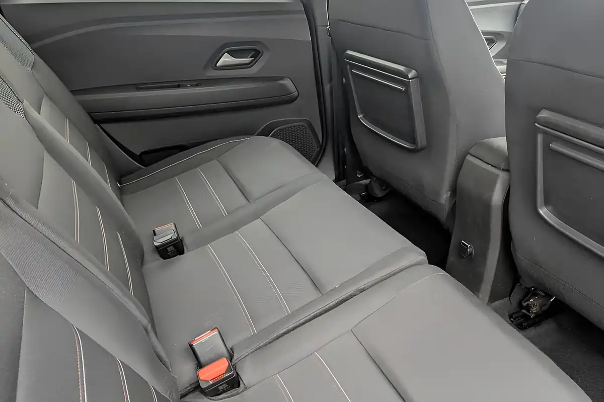 Used 2023 Dacia Jogger Extreme Se Grey - Interior and Exterior details 17