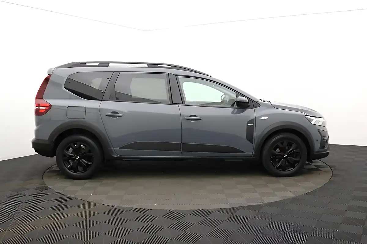 Used 2023 Dacia Jogger Extreme Se Grey - Interior and Exterior details 2