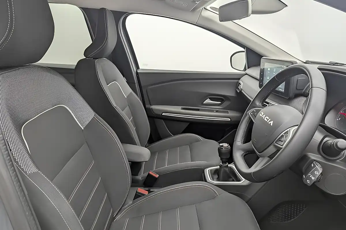 Used 2023 Dacia Jogger Extreme Se Grey - Interior and Exterior details 3