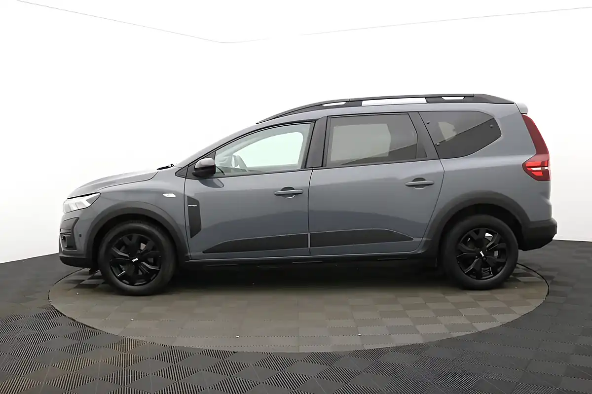 Used 2023 Dacia Jogger Extreme Se Grey - Interior and Exterior details 7