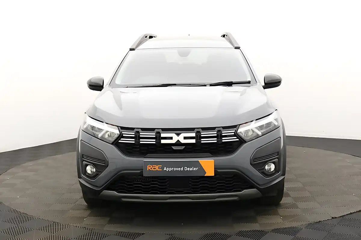 Used 2023 Dacia Jogger Extreme Se Grey - Interior and Exterior details 9