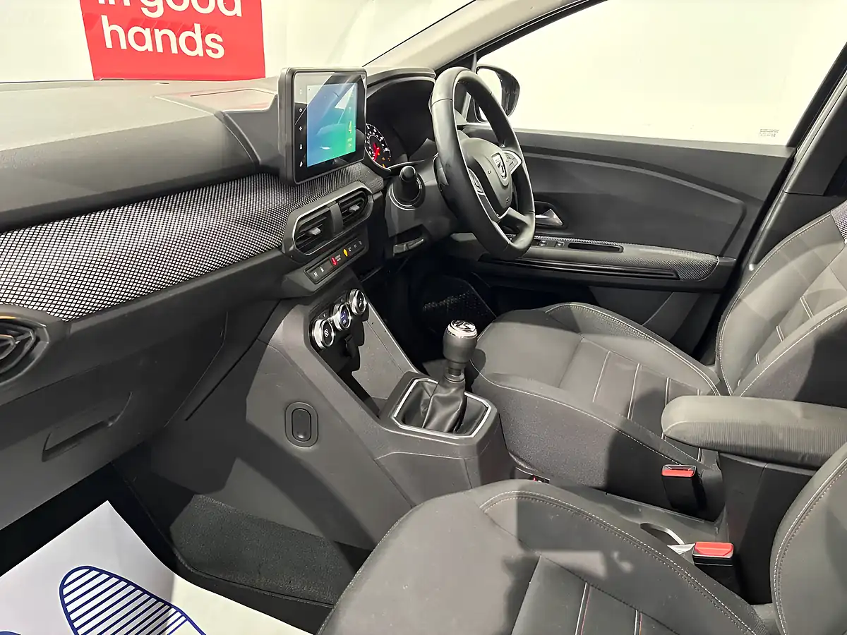 Used 2023 Dacia Jogger Extreme Se Grey - Interior and Exterior details 10