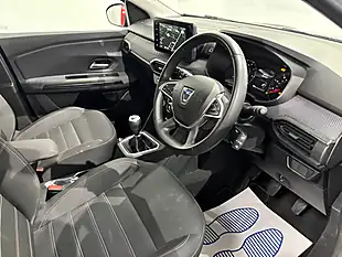 Used 2023 Dacia Jogger Extreme Se Grey - Interior and Exterior details 12