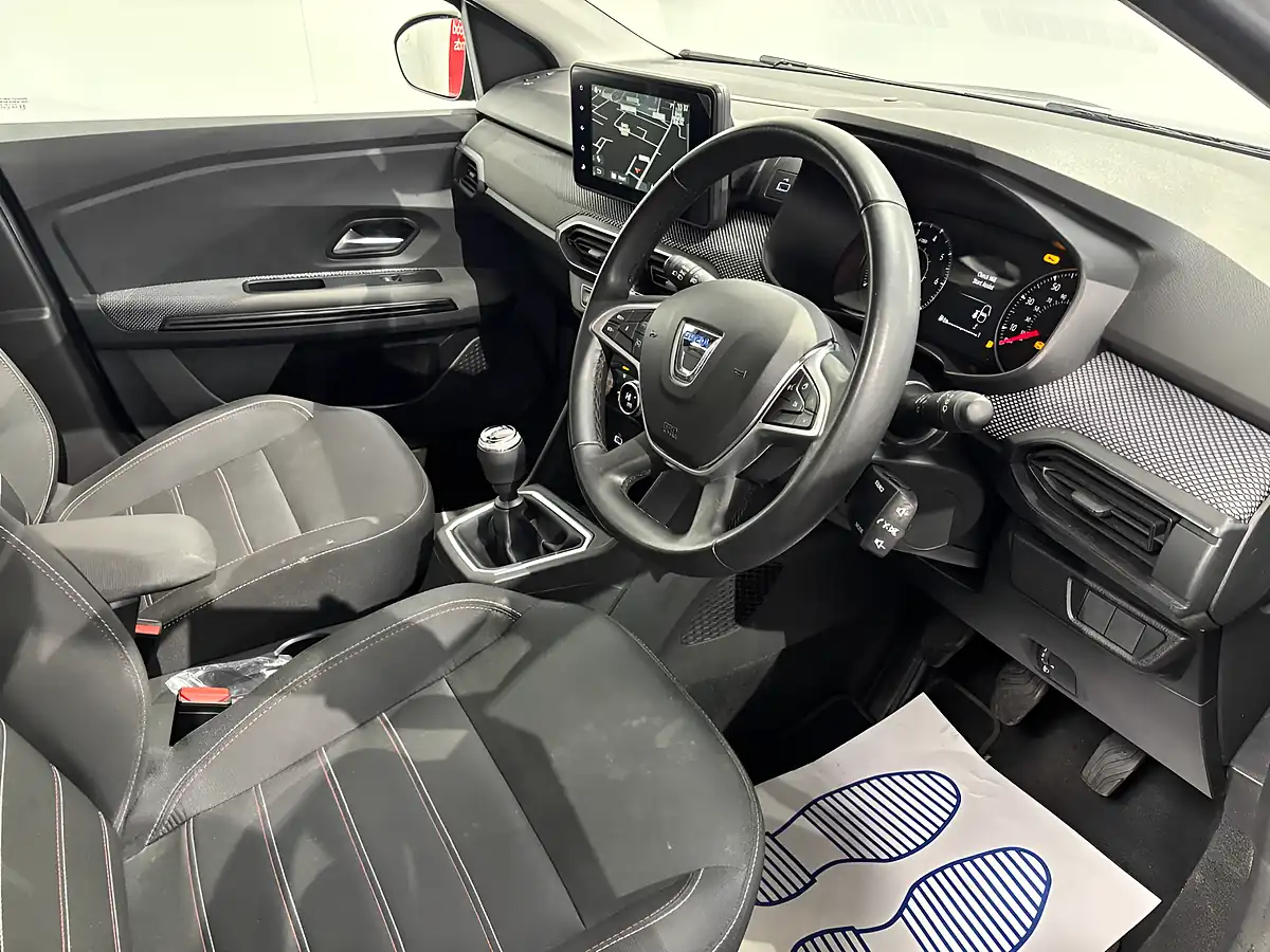 Used 2023 Dacia Jogger Extreme Se Grey - Interior and Exterior details 12