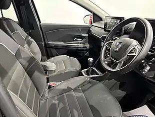 Used 2023 Dacia Jogger Extreme Se Grey - Interior and Exterior details 13